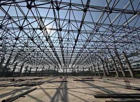 【錨定目標 奮力沖刺】冶建廣東公司項目鋼結(jié)構網(wǎng)架提升大捷